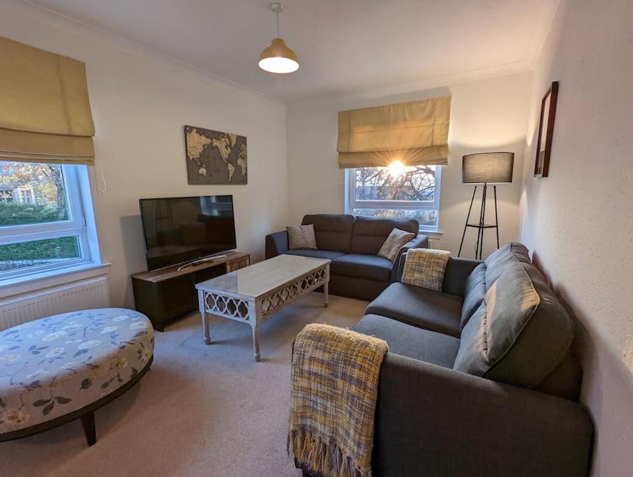 Two Bedroom Flat In Bridge Of Allan, Stirling Bagian luar foto