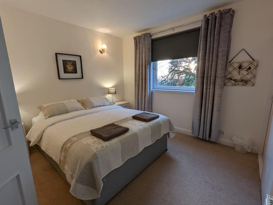 Two Bedroom Flat In Bridge Of Allan, Stirling Bagian luar foto