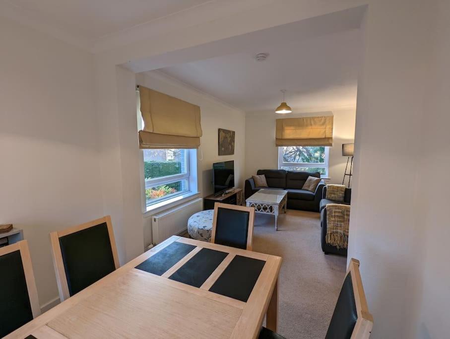 Two Bedroom Flat In Bridge Of Allan, Stirling Bagian luar foto