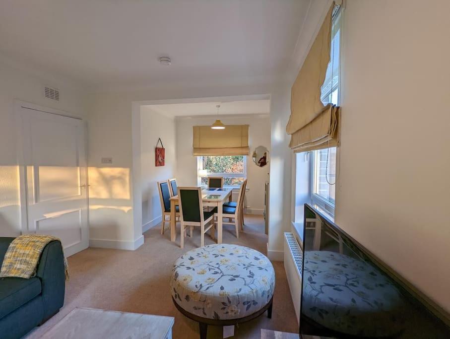 Two Bedroom Flat In Bridge Of Allan, Stirling Bagian luar foto