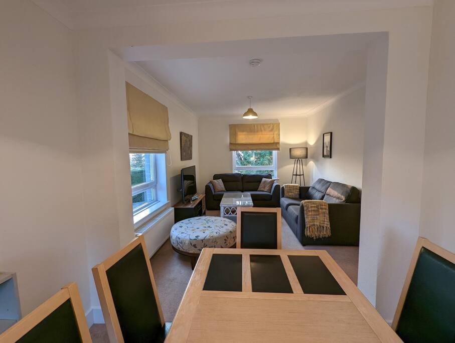 Two Bedroom Flat In Bridge Of Allan, Stirling Bagian luar foto