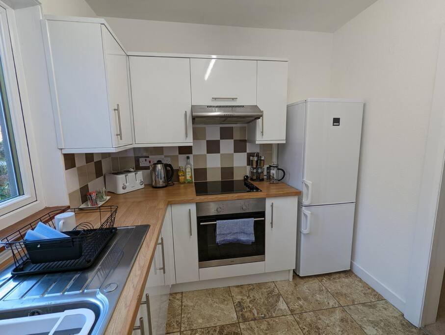 Two Bedroom Flat In Bridge Of Allan, Stirling Bagian luar foto